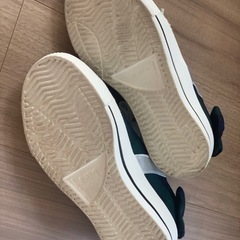 【中古美品】22.5㎝チェックリボンスニーカーの画像