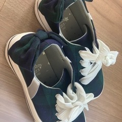 【中古美品】22.5㎝チェックリボンスニーカーの画像