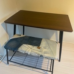 ダイニングテーブルの画像