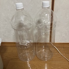 4リットル　入りペットボトルの画像