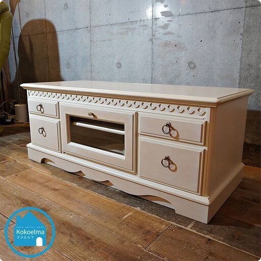 IDC OTSUKA(大塚家具)取り扱いMarian Deal(マリアンディール)のフレンチカントリー調TVボードです！レースがモチーフのローボードは明るいカラーがお部屋をエレガントな空間に。CG416