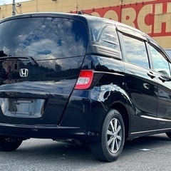フリードスパイク【YouTubeで現車確認】本車検2年付き☆グレード　Gジャストセレクション☆社外アルミ☆スタッドレスタイヤ☆ナビ☆フルフラットトランクスペースの画像