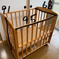 カトージベビーベッド、ベビーチェア（〜1歳くらいまで使用可能）、...