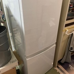 2018年製、137L、両扉開閉可能、SHARP冷蔵庫の画像