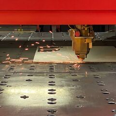 【東大阪市】板金・製缶加工のお仕事【タレパン・レーザーの操作タッフ募集】の画像
