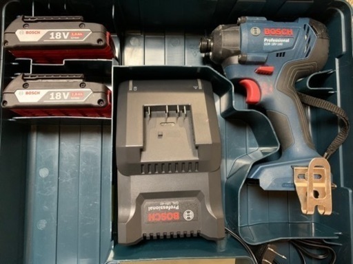 バッテリー2個付き❗️Bosch コードレスインパクトドライバー18v