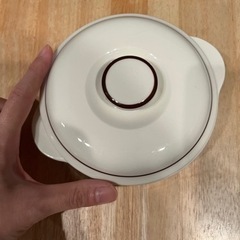 1人用の鍋のようなお皿の画像