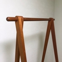 木製ハンガーラックの画像