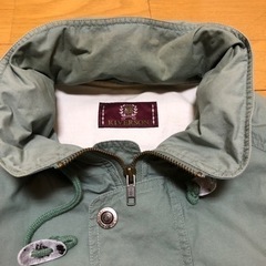 緑　パーカーの画像