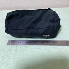 PRADAのポーチ