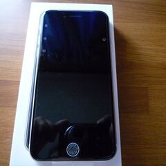 新品同様　iphoneSE3 第三世代　64GB 白色 SIMロックなし NO3の画像