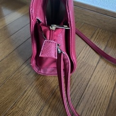 赤バック　ショルダーの画像
