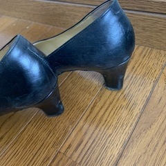 RAFFINEE  パンプス　ヒール　黒　２３センチ　日本製の画像