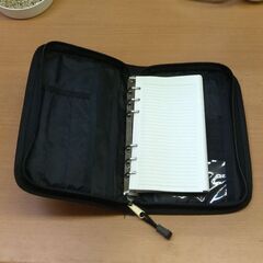 ほぼ未使用のシステム手帳です。