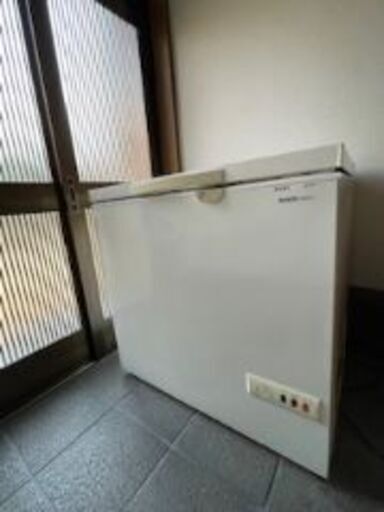 冷凍庫　サンヨーSCR-R22V（内容積225L）
