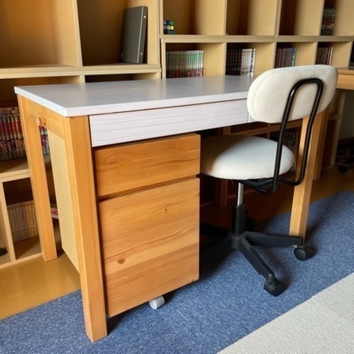 お話中です………無印良品　机、回転椅子、キャビネット3点セット