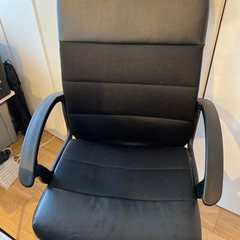 IKEAのデスクチェアの画像