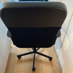 IKEAのデスクチェアの画像