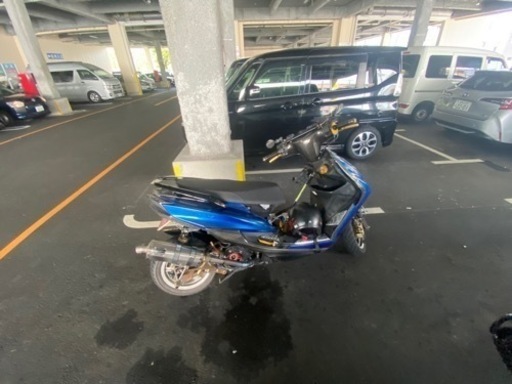 まずコメント　部品とって値下げあり　マフラーは黒田屋ワンオフ　つけますシグナス　4型　カスタム　交換あり　tmax530が欲しいです