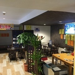 ホールスタッフ募集中