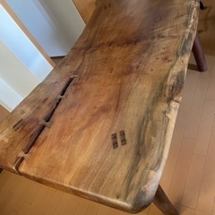 ☆サイズ訂正　天然木　一枚板のテーブル　およそ136×91〜72...