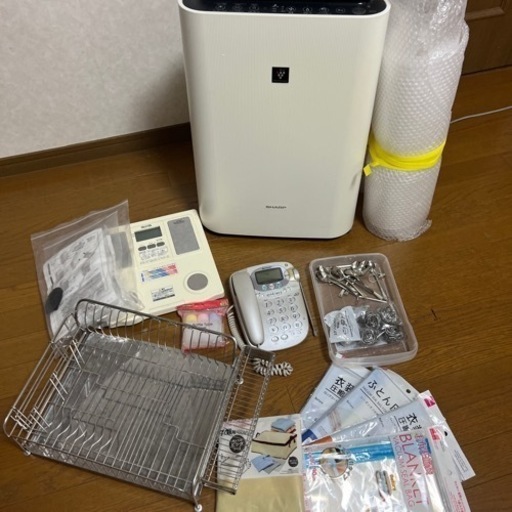 空気清浄機　タニタ体重計　電話機　水切りカゴ　本他オマケ付き