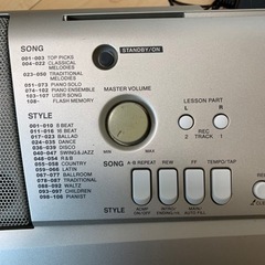 YAMAHAキーボード（PSR-E303）の画像