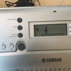 YAMAHAキーボード（PSR-E303）の画像
