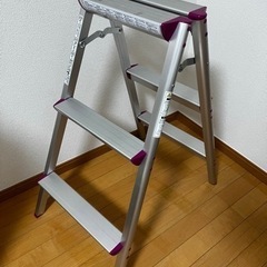 お譲り様確定しました。脚立