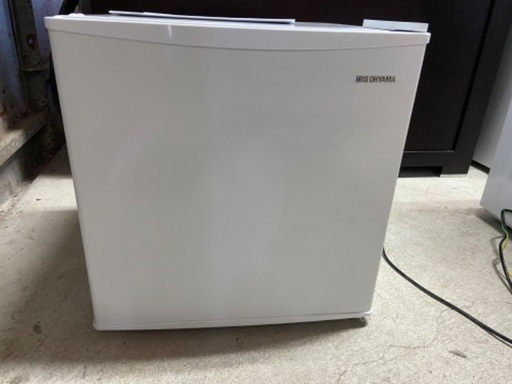 アイリスオーヤマ 2021年製冷蔵庫45L(右開き)ホワイト
