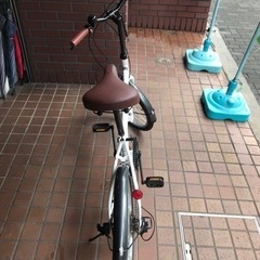★美品★20インチ　外装6段変速付き折り畳み自転車　ホワイトの画像