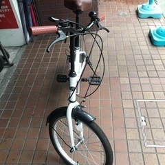 ★美品★20インチ　外装6段変速付き折り畳み自転車　ホワイトの画像