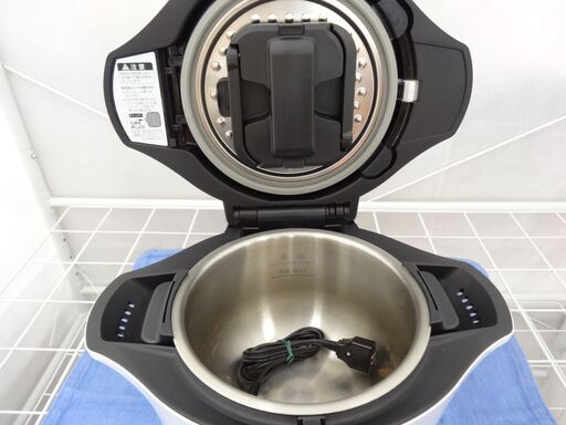 SHARP ヘルシオ ホットクック 2019年製 2.4L KN-HW24E ホワイト 2～6人用 水なし 自動調理鍋 無線LAN対応 シャープ 西岡店