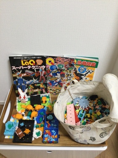 LAQ ブロックと本3冊