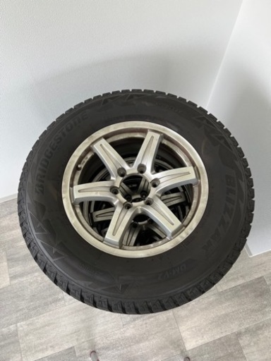 【中古/売り切り特価】 17インチ アルミホイール 4本セット ブリザックスタッドレス付  7.5J PCD139.7 6穴 +35 ランクルプラド、ハイラックス等