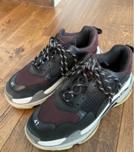 BALENCIAGA バレンシアガ　トリプルS 売ります！