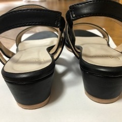 美品♪どんな服にでも合う 華奢見え黒サンダル（Mサイズ）の画像