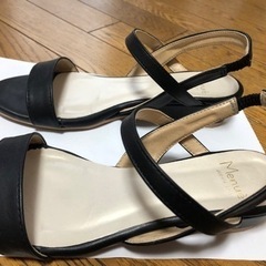 美品♪どんな服にでも合う 華奢見え黒サンダル（Mサイズ）