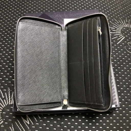 PRADA 長財布