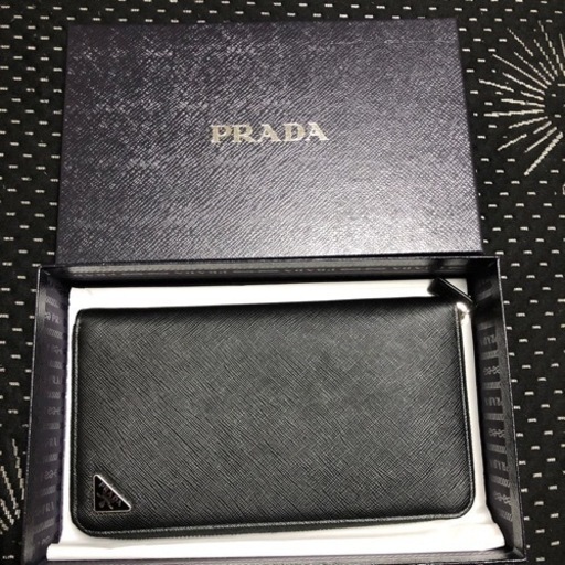 PRADA 長財布