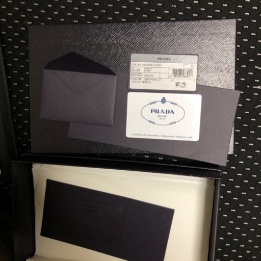 PRADA 長財布