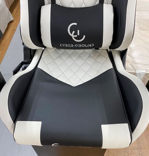 R233 Gyber Groun ゲーミング座チェアー、固定式、美品 R233 Gyber Groun ゲーミング座チェアー、固定式、美品