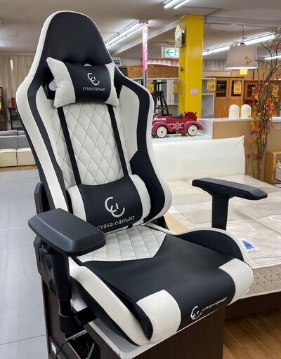 R233 Gyber Groun ゲーミング座チェアー、固定式、美品