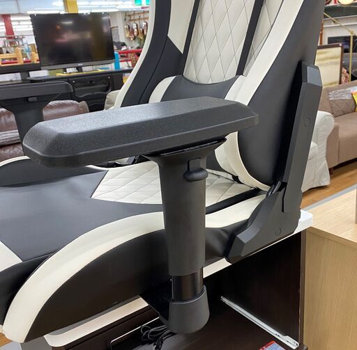 R233 Gyber Groun ゲーミング座チェアー、固定式、美品 R233 Gyber Groun ゲーミング座チェアー、固定式、美品