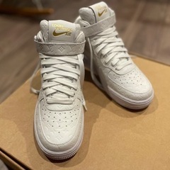 ルイ・ヴィトン × ナイキ エアフォース1 ミッド バイ ヴァー...
