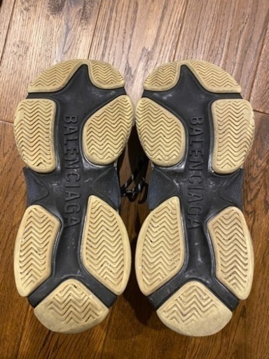 BALENCIAGA バレンシアガ　トリプルS 売ります！