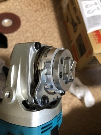 マキタ　ディスクグラインダー　GA520DZ 