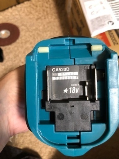 マキタ　ディスクグラインダー　GA520DZ 
