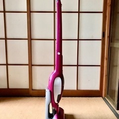 エレクトロラックスの「エルゴラピード」コードレス掃除機(バッテリー交換が必要)の画像