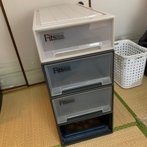 押し入れ用　フィッツ　衣装ケース4つ